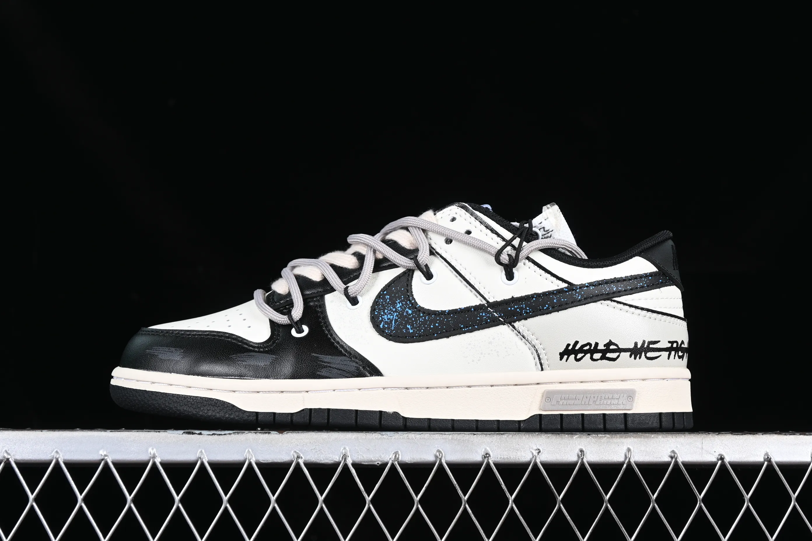 All Categories Nk SB Dunk Series Nk SB Dunk Low Low-top sneakers Nk Dunk Low Retro Panda Prank Space Exploration Star Trek Customized version of deconstructed straps retro distressed Panda low-top sneakers DD1391-100